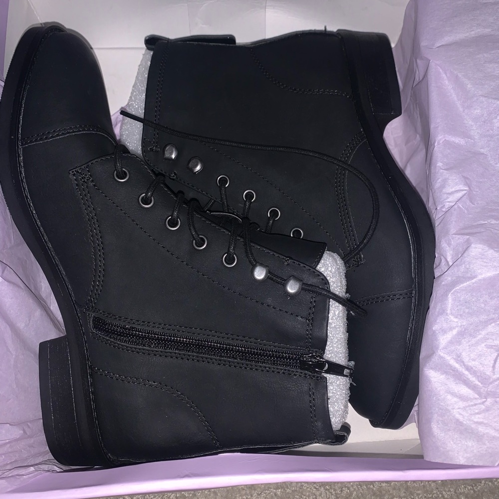 Combat boots
